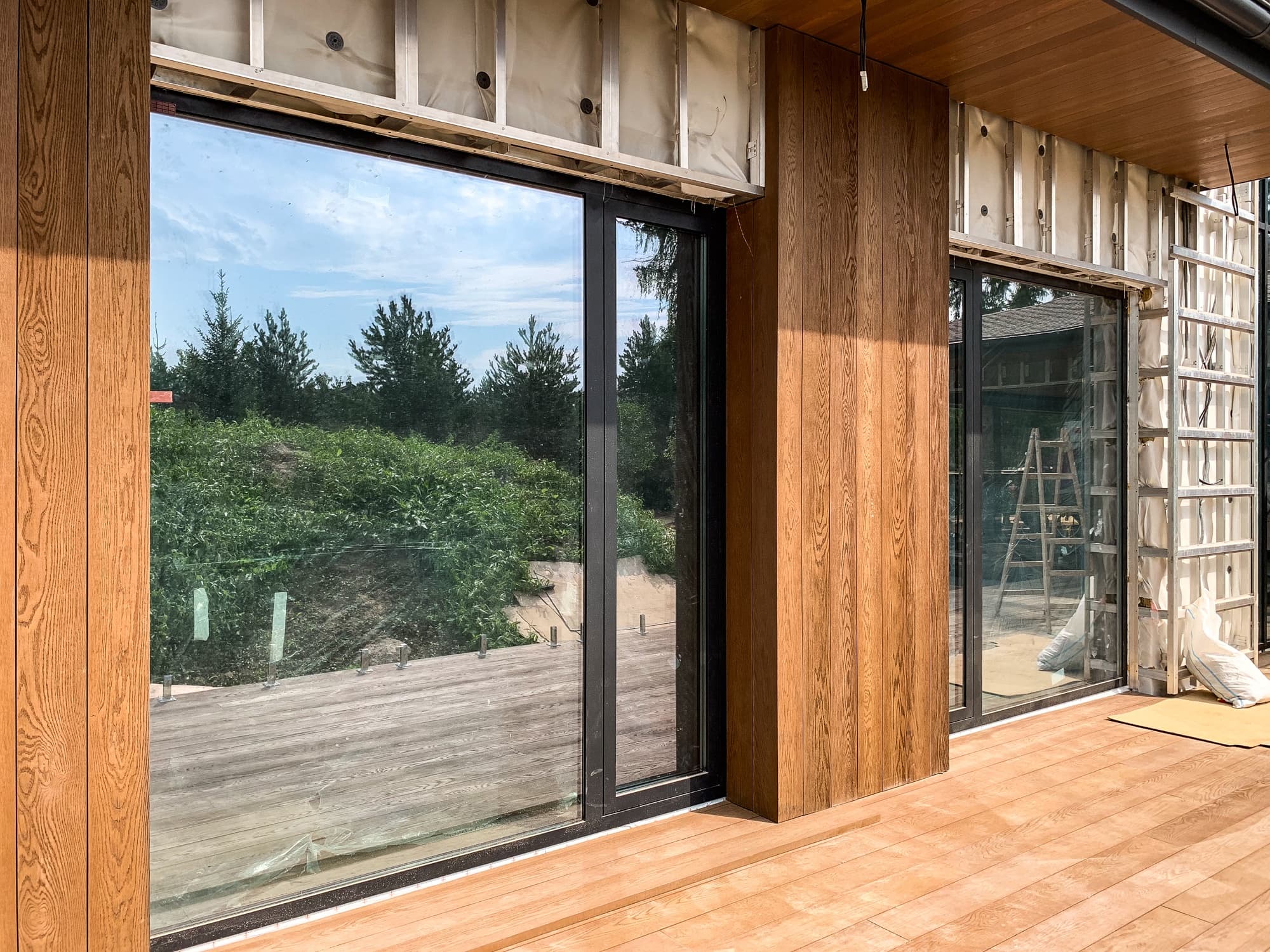 Завершили монтаж окон в поместье «Agalarov Estate»