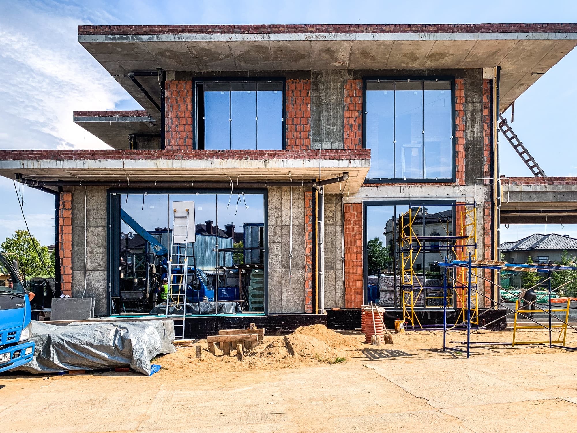 Установили окна в доме в КП «Мэдисон Парк»