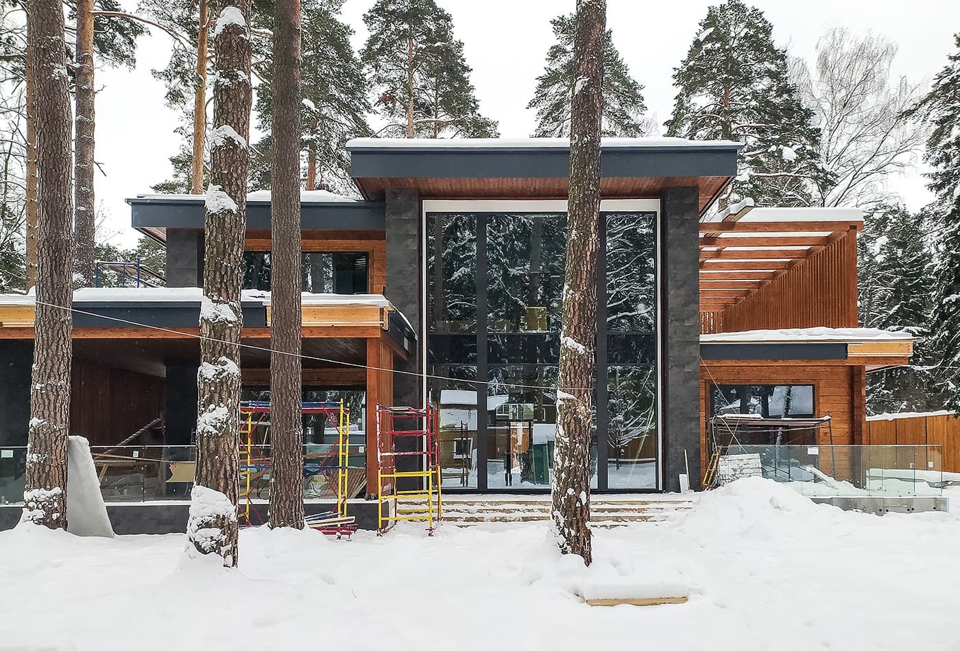 Установили окна Schuco в большом доме