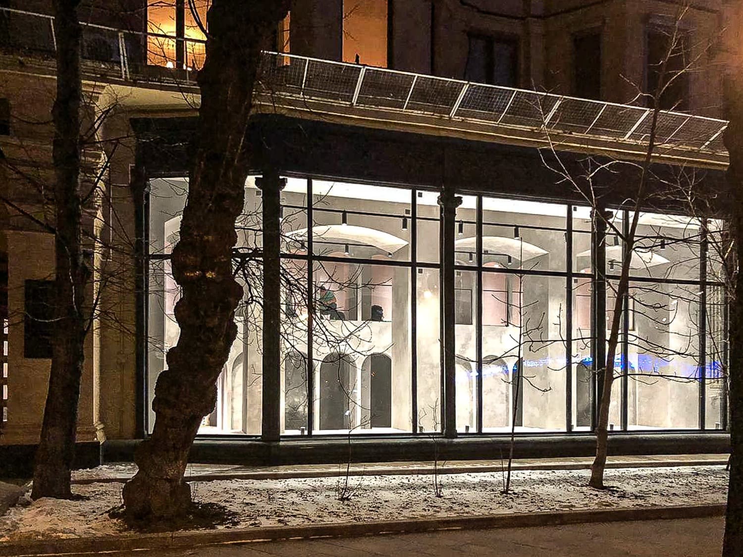 Остекление витрины магазина